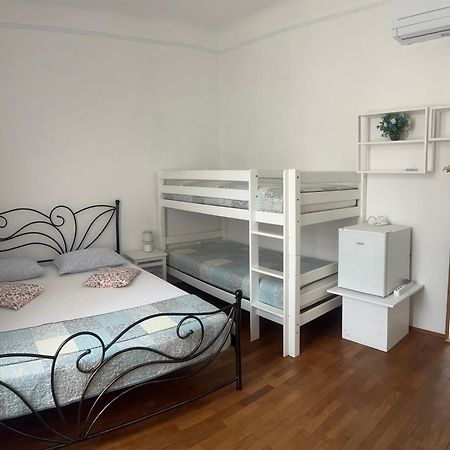Guest House Izola Buitenkant foto