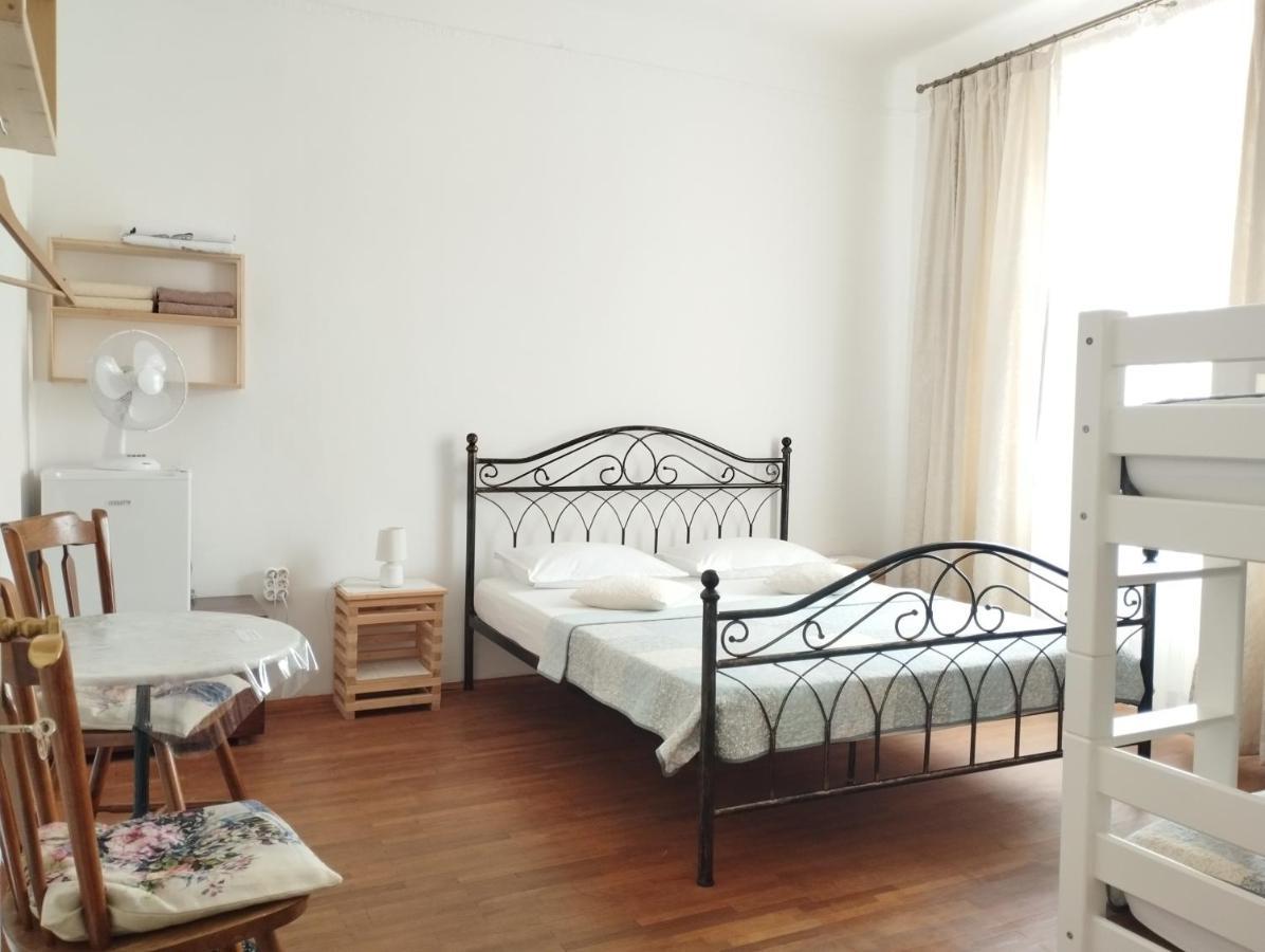 Guest House Izola Buitenkant foto